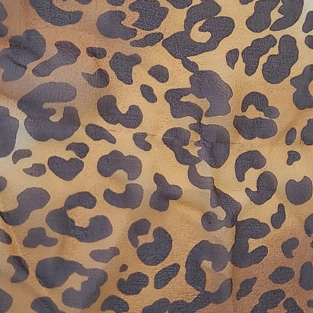Henri Bendel Animal print square scarf - Picture 4 of 6